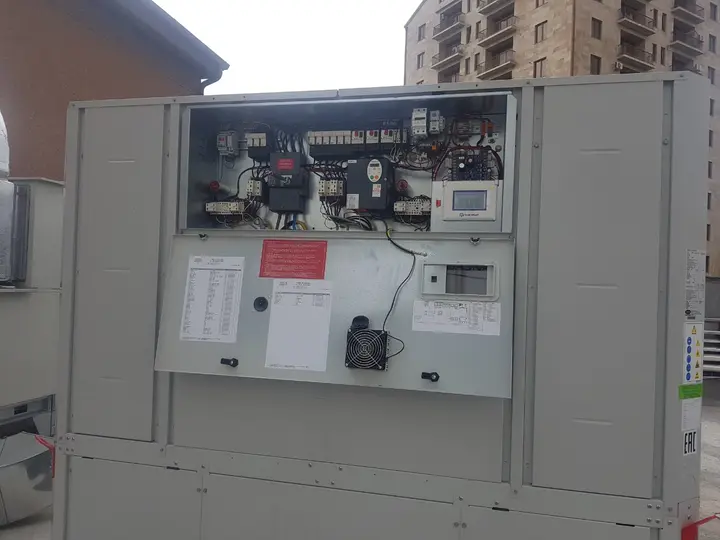 Chiller control panel commissioning