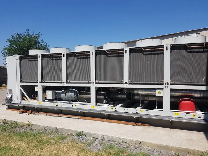Air-cooled chiller plant